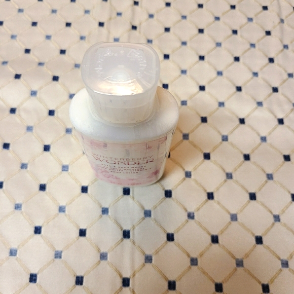 ❄Bath & Body Works Winterberry Wonder Body Lotion - Picture 4 of 5